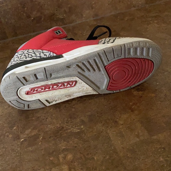 Jordan III Red Cement Colorway - Picture 4 of 4